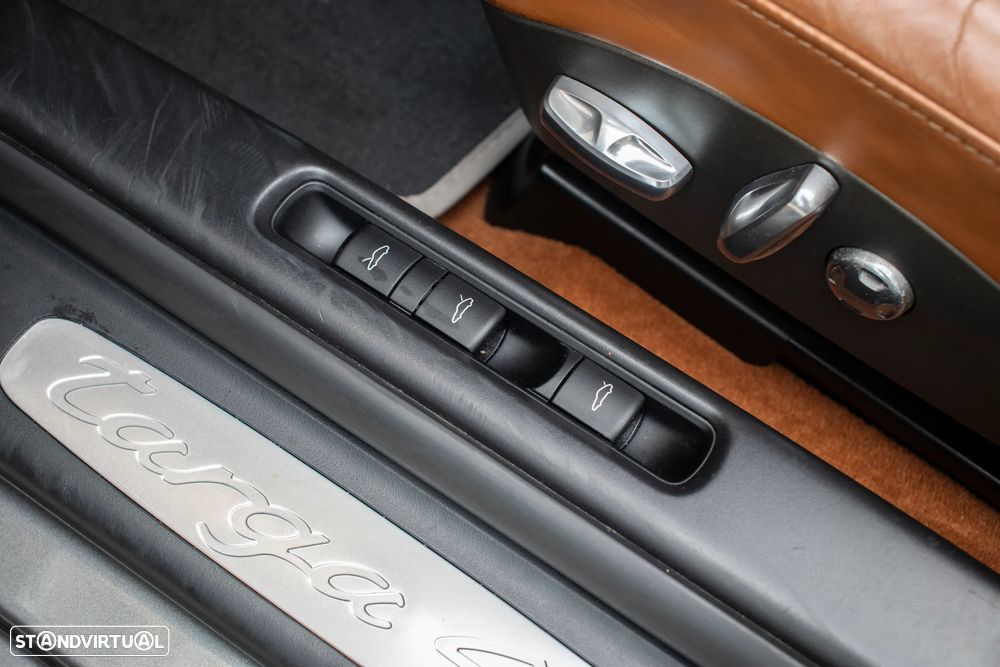 Porsche 911 (997) Targa 4S - 12