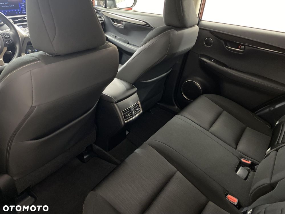 Lexus NX 300h Business Edition AWD - 11