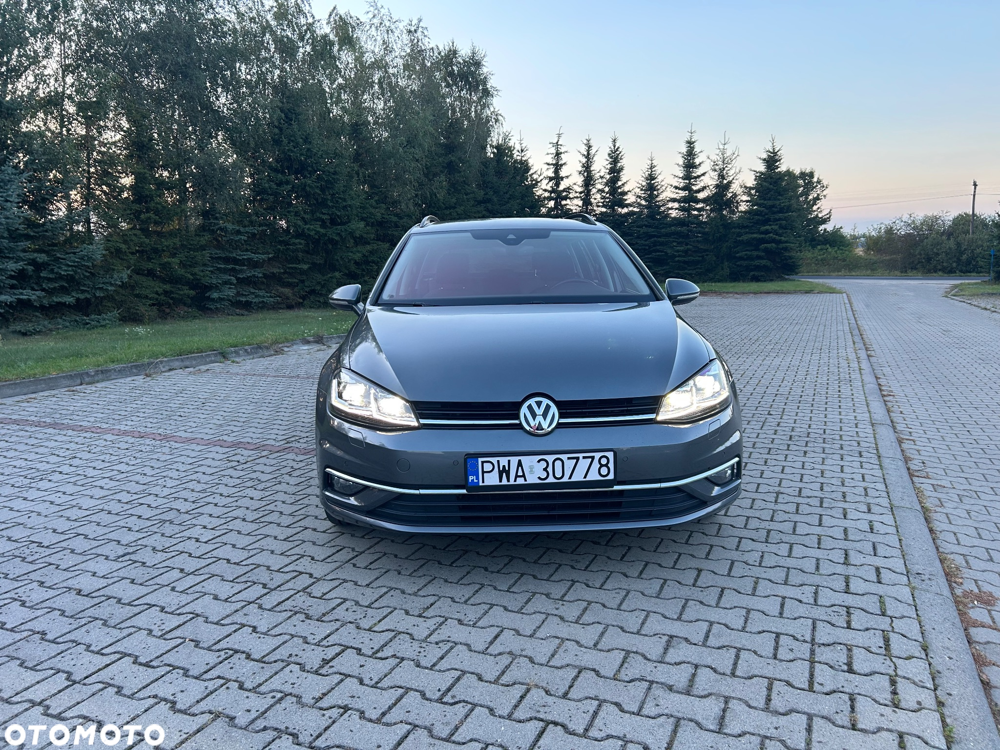 Volkswagen Golf 2.0 BlueTDI DSG Highline - 16