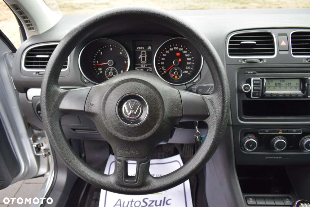 Volkswagen Golf - 22