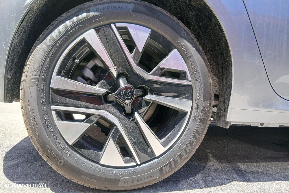 Peugeot 208 1.2 Hybrid Allure e-DCS6 - 5