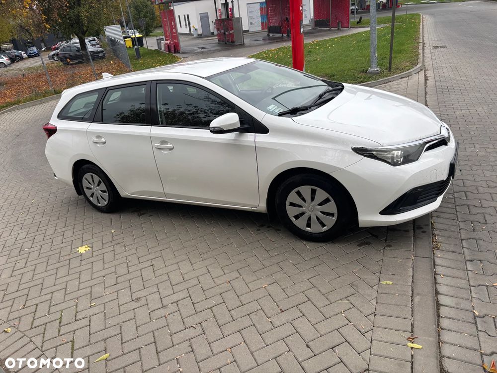 Toyota Auris 2017 photo 2