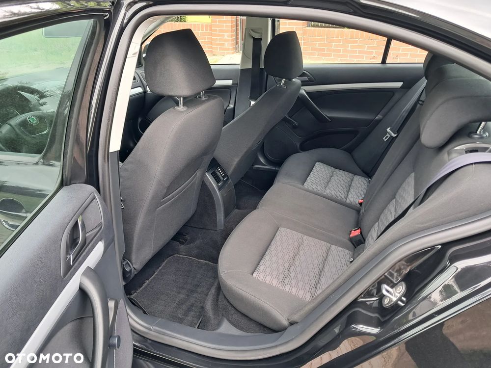 Skoda Octavia 1.6 SPORT EDITION - 19