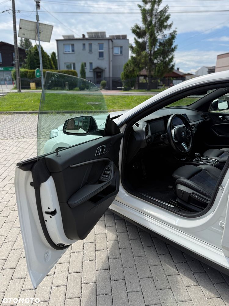 BMW Seria 2 218d - 11