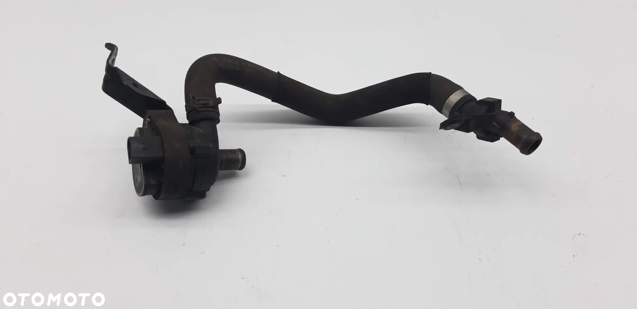 Pompa wody A2058302102 A2118350028 Mercedes W205 2.2 diesel 2014r sedan - 1
