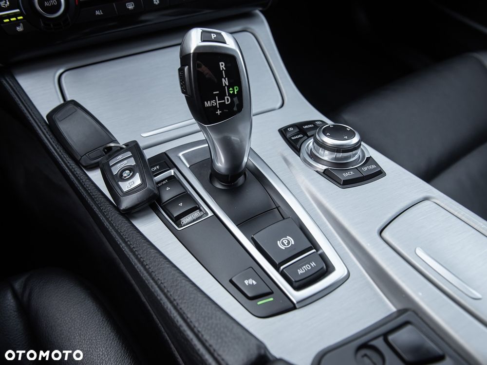BMW Seria 5 520i - 25