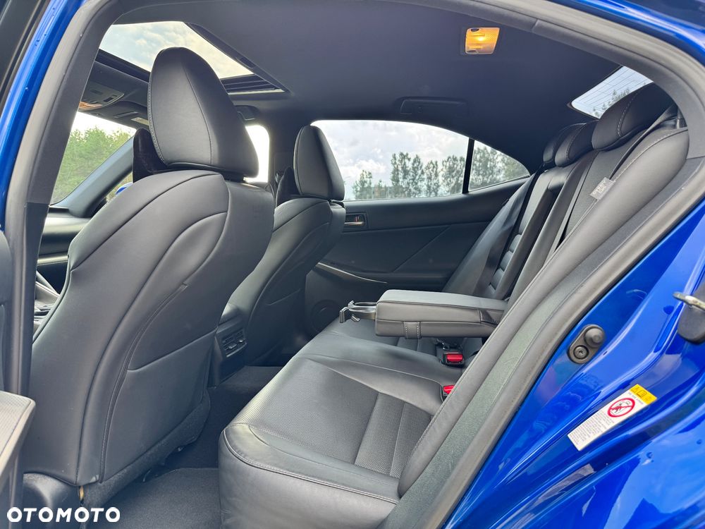 Lexus IS 200t / 300 F Sport - 8