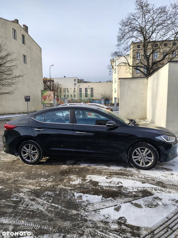 Hyundai Elantra 1.6 Comfort - 23