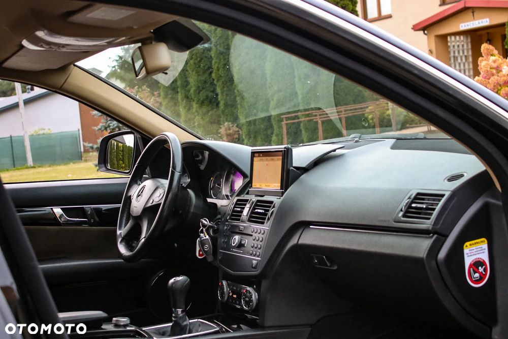 Mercedes-Benz Klasa C 220 CDI Elegance - 21
