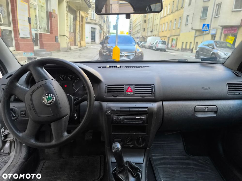 Skoda Octavia 1.6 Tour - 6