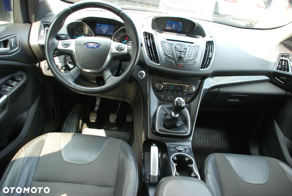 Ford Kuga 1.5 EcoBoost 2x4 Titanium - 3