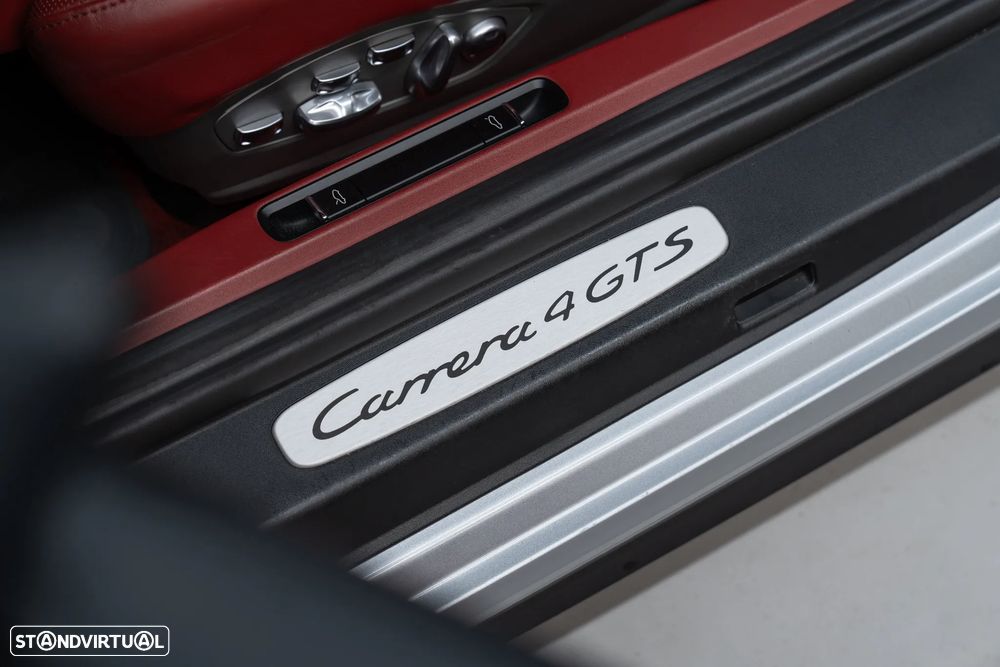 Porsche 911 (991) Carrera 4 GTS PDK - 25