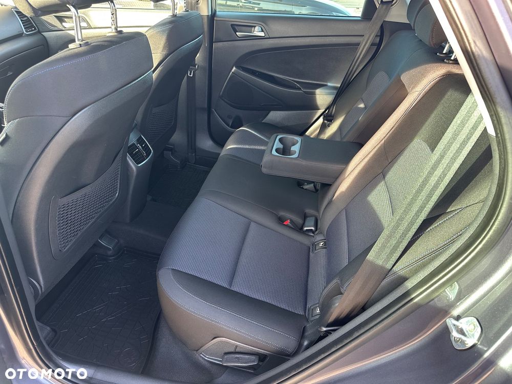 Hyundai Tucson blue 1.7 CRDi 2WD Intro Edition - 18