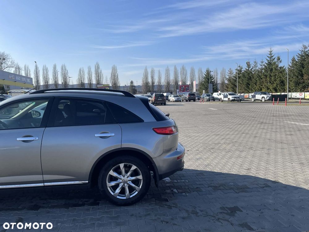 Infiniti FX - 10