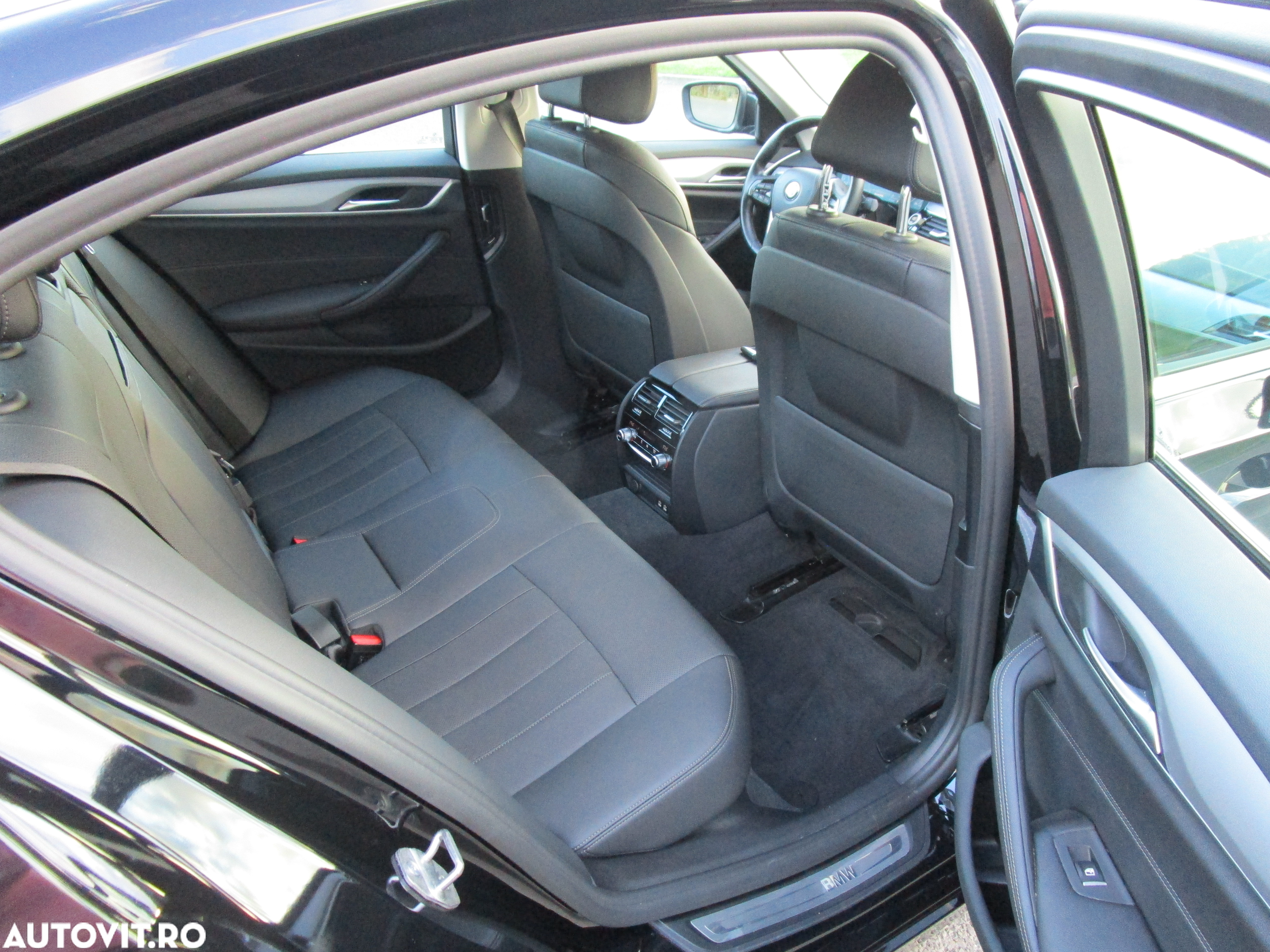 BMW Seria 5 520d xDrive AT MHEV - 23