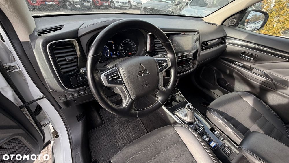 Mitsubishi Outlander - 9