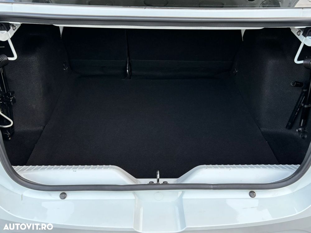 Dacia Logan TCe 90 Essential - 17