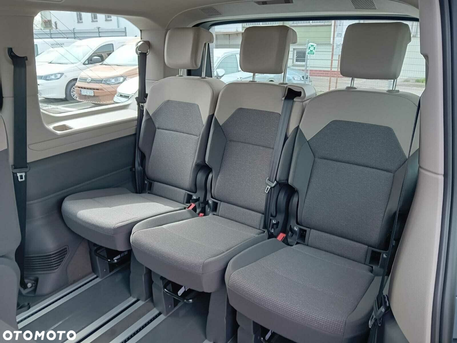 Volkswagen Multivan - 14