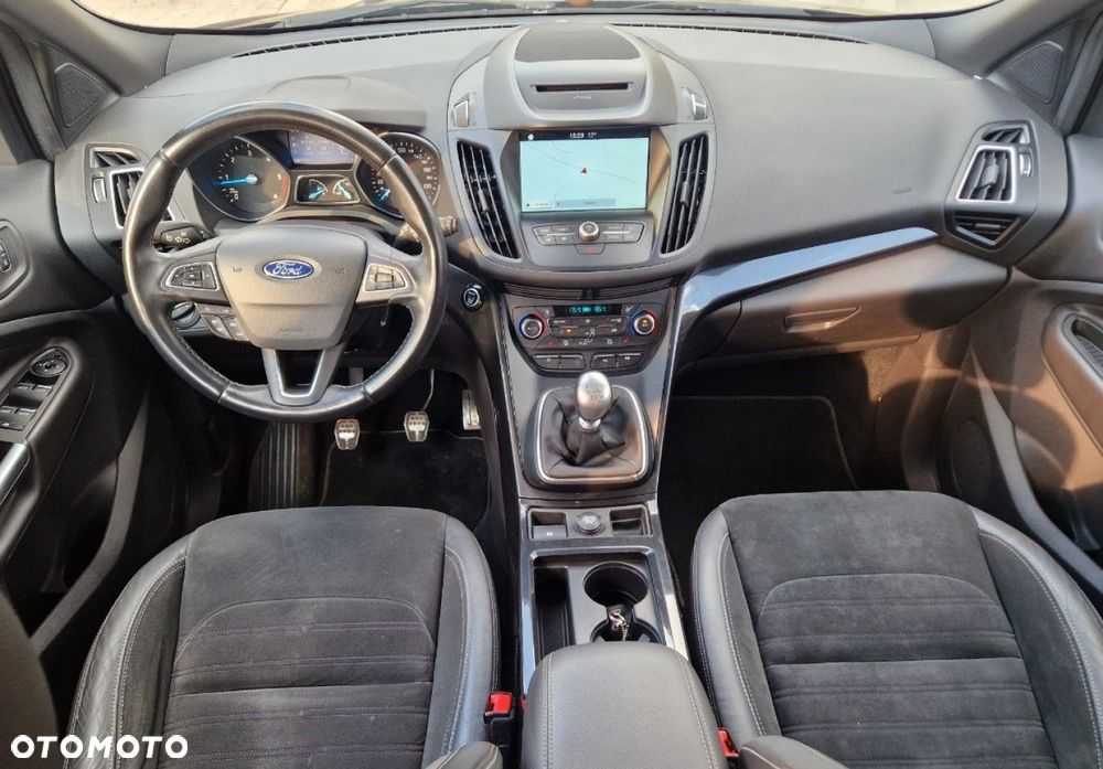 Ford Kuga 2.0 TDCi 4x4 ST-Line - 28