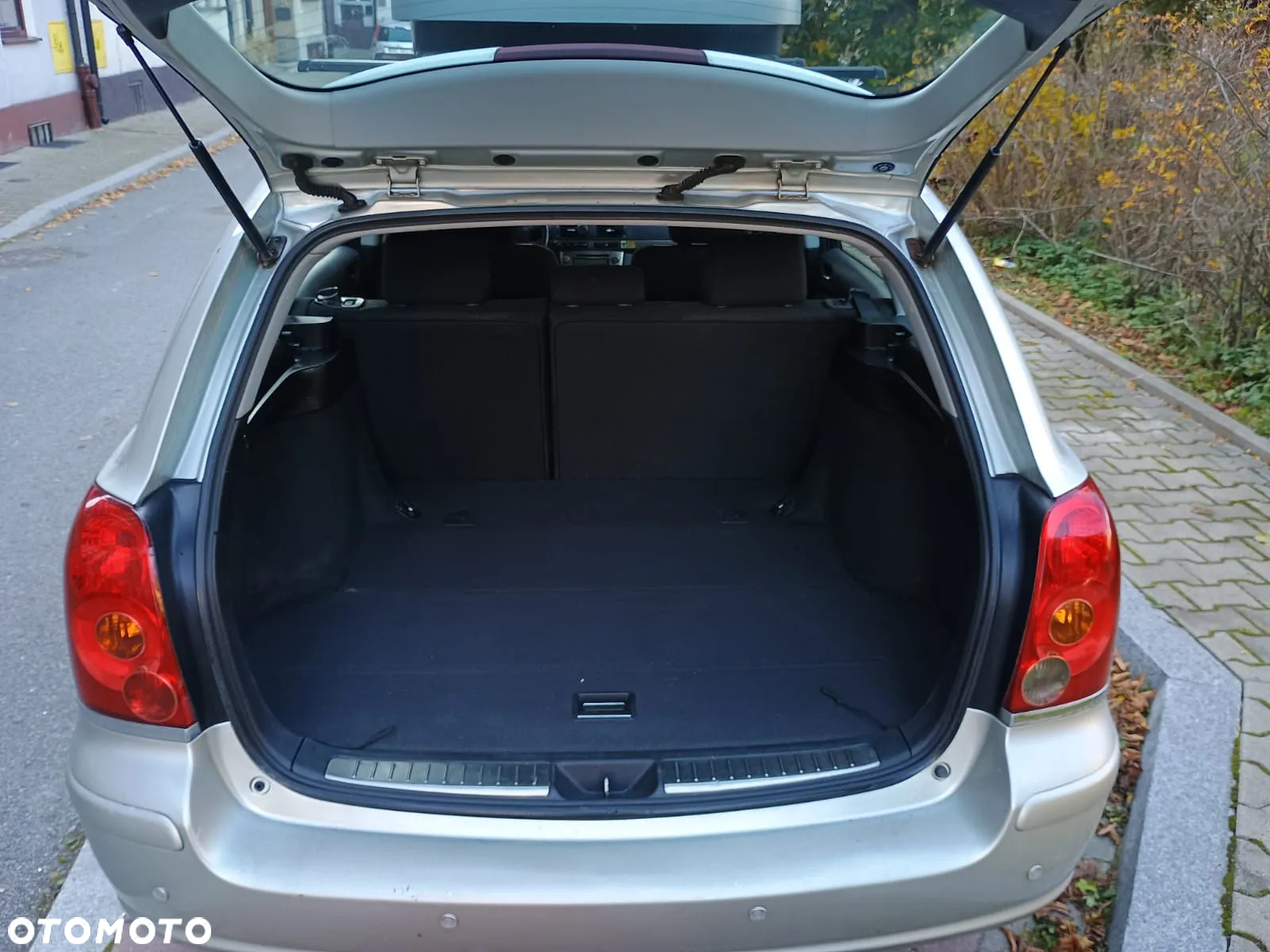 Toyota Avensis 1.8 VVT-i Sol - 7