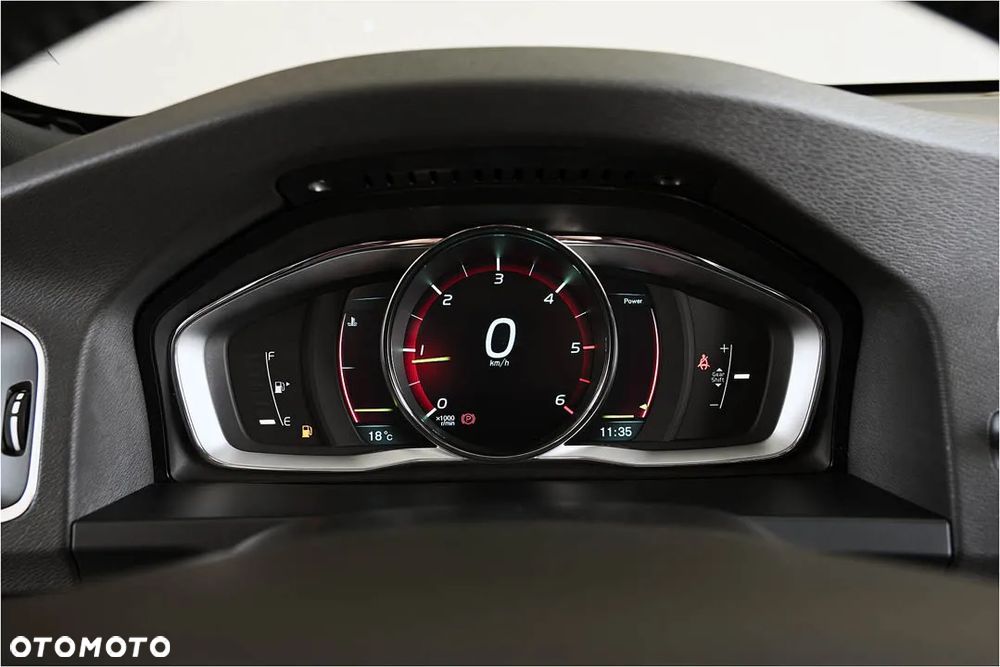Volvo V60 D4 R-Design - 28