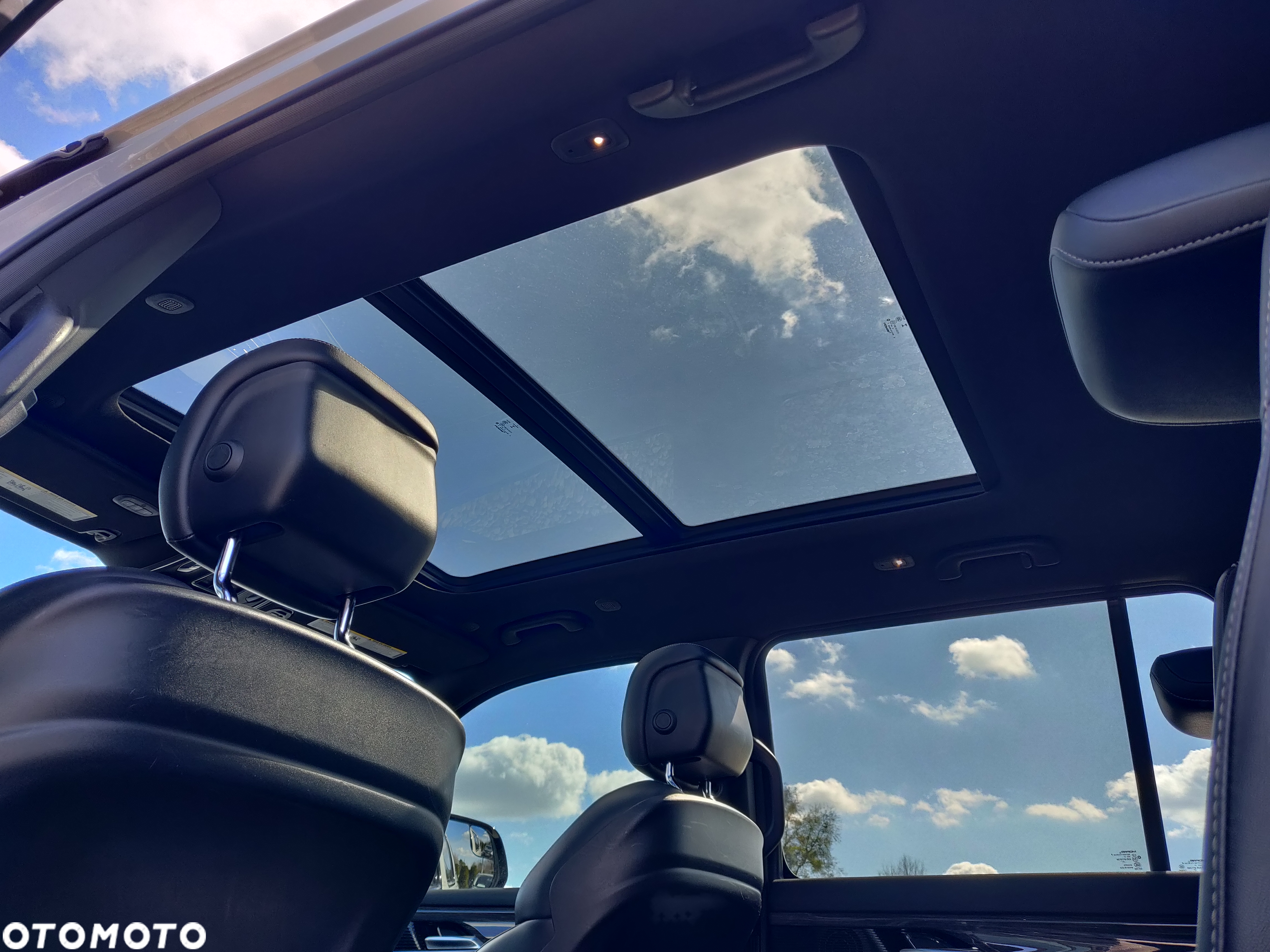 Jeep Wagoneer - 18