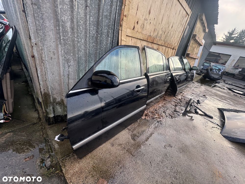 Kia opirus  kolor czarny drzwi praw lewe przednie tylne tył przód lusterka lusterko R8 klapa tylnia klapa bagażnika lampy tył tylnie prawa lewa prawy lewy maska lampa przód przednia xenon no xenon chłodnice komplet wody klimy belka przód zderzak przód przedni - 18
