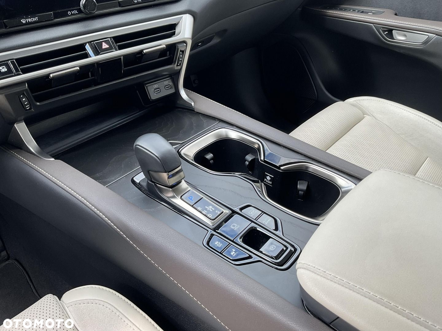 Lexus RX - 23