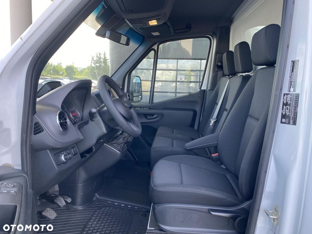 Mercedes-Benz Sprinter - 11