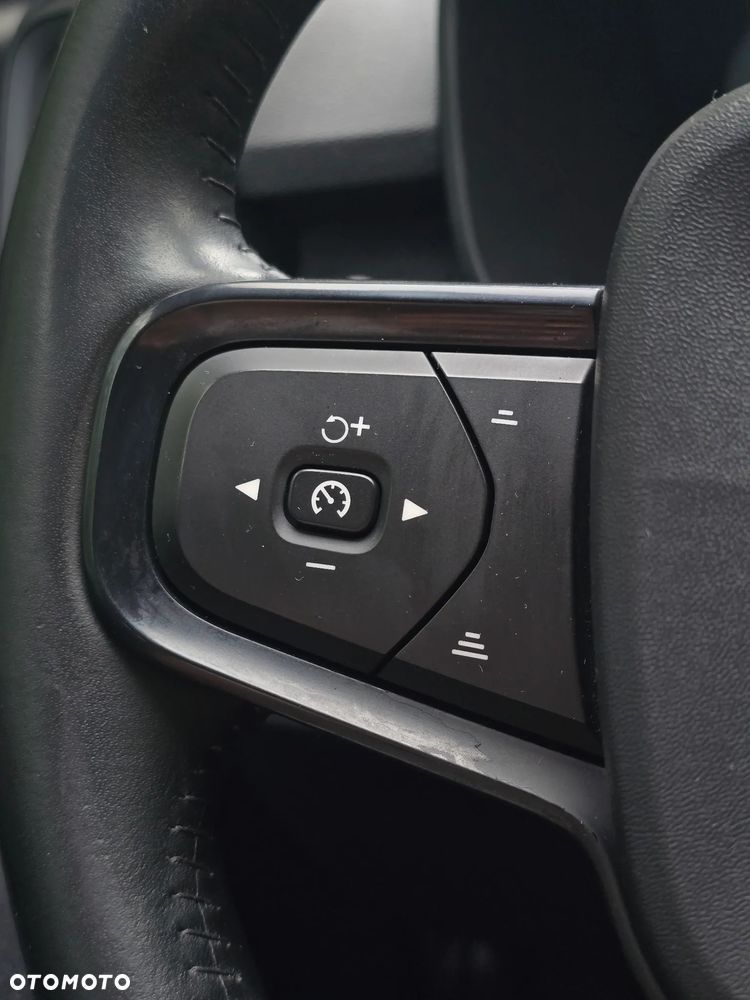 Volvo XC 40 D3 AWD Momentum Pro - 33