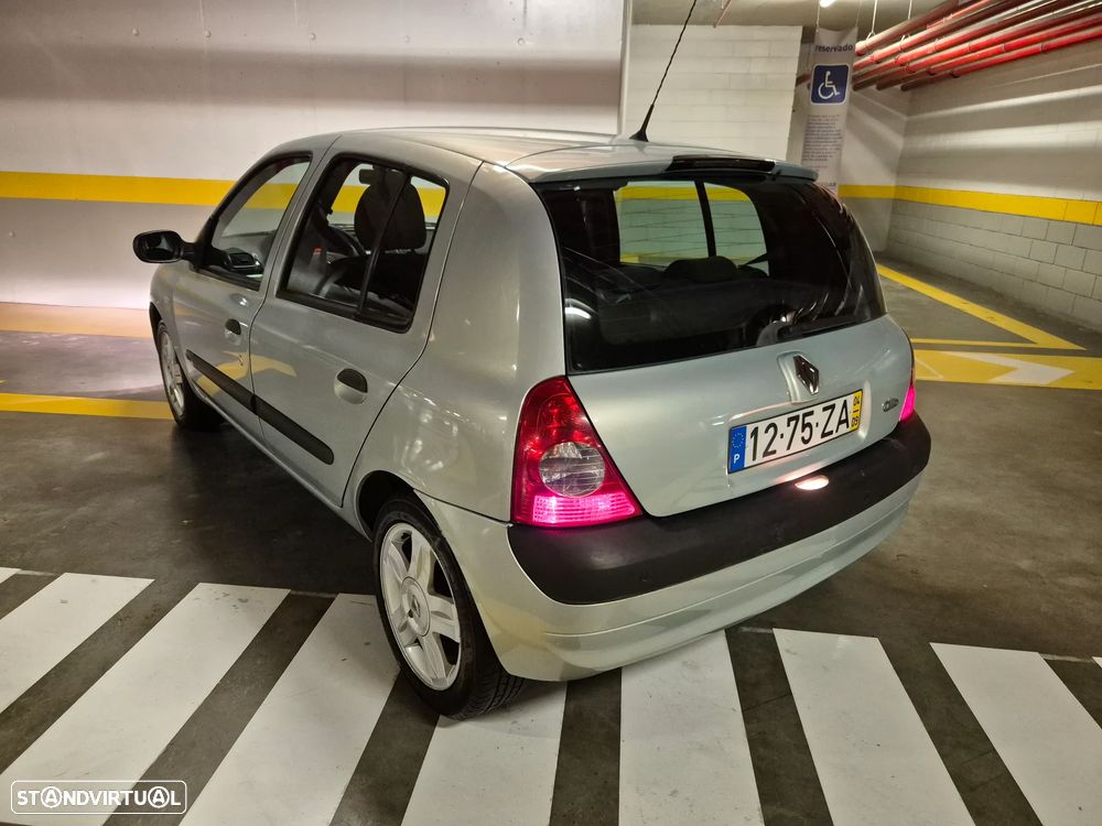Renault Clio 1.2 16V Confort Dynamique - 13