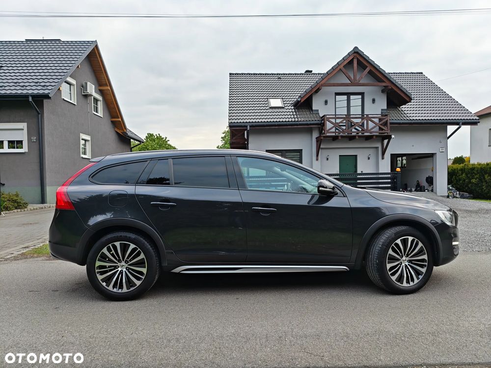 Volvo V60 Cross Country D4 Geartronic Summum - 4