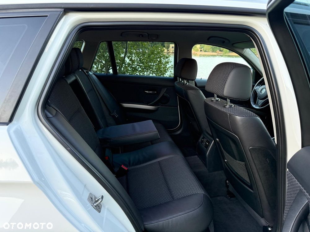 BMW Seria 3 ver-320d-dpf - 31