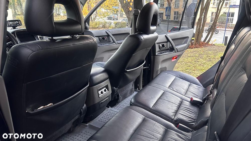 Mitsubishi Pajero - 9