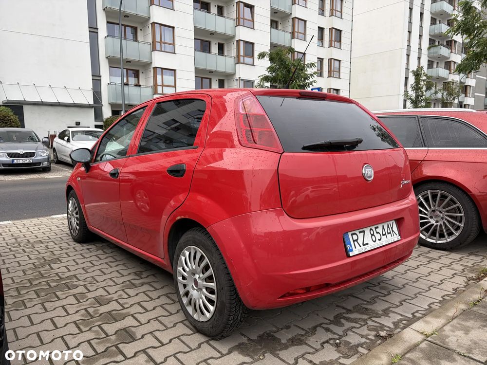 Fiat Grande Punto 2011 photo 4
