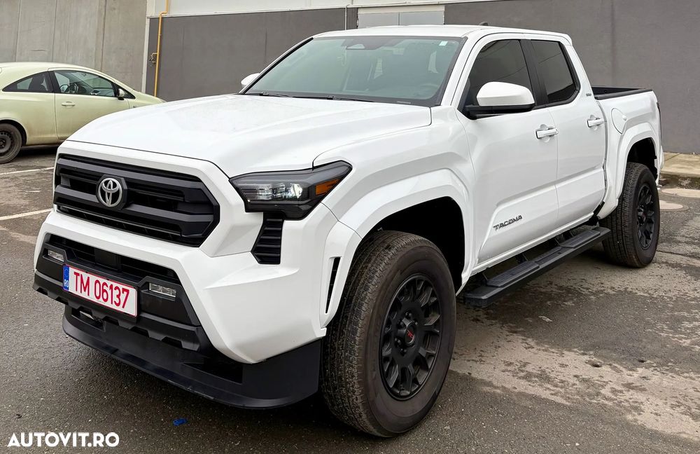 Toyota Tacoma - 1