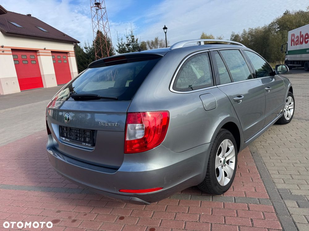 Skoda Superb 2010 photo 4