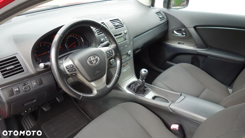 Toyota Avensis 1.8 Sol - 12