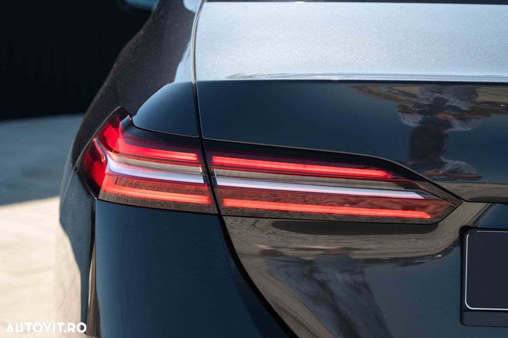 BMW Seria 5 520d xDrive AT MHEV - 13