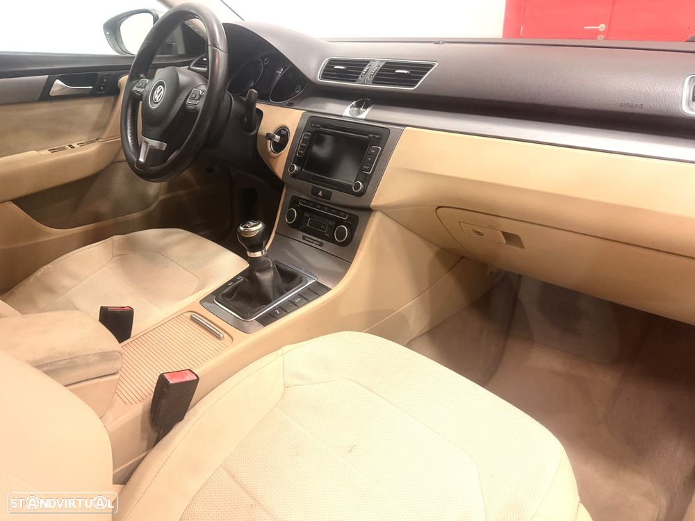 VW Passat Variant 1.6 TDI BlueMotion - 12