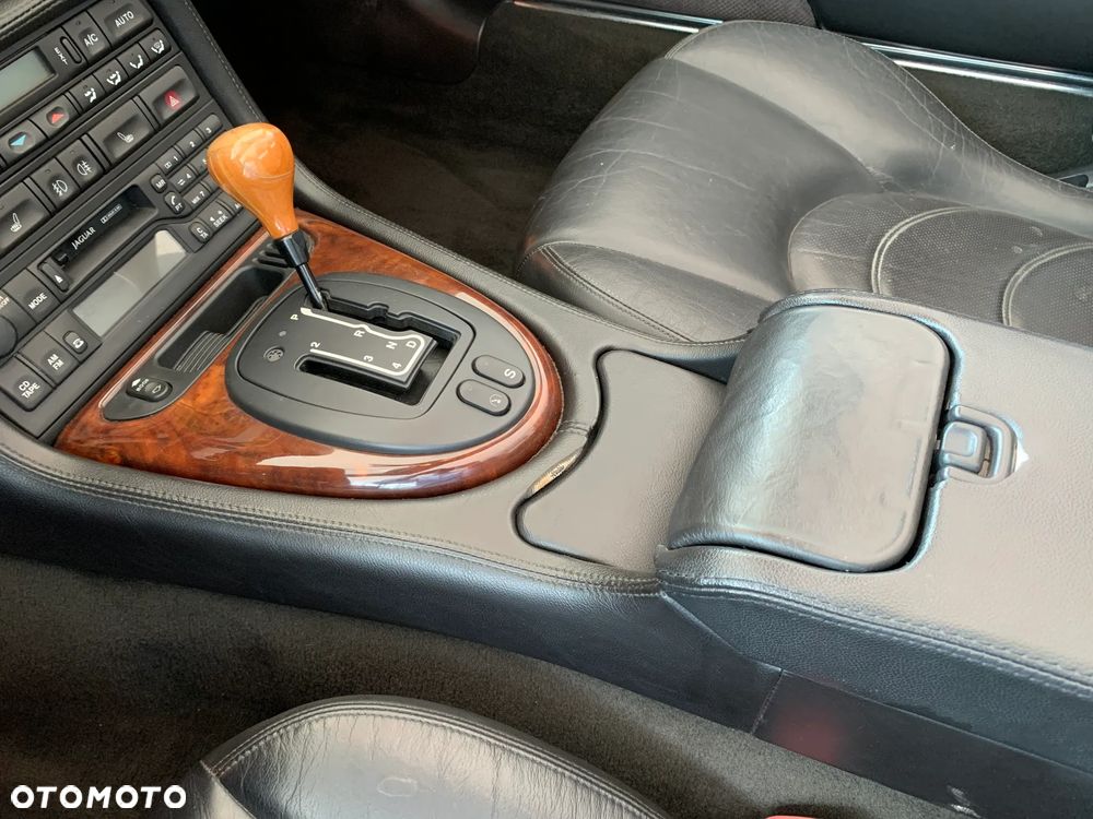 Jaguar XK8 - 19