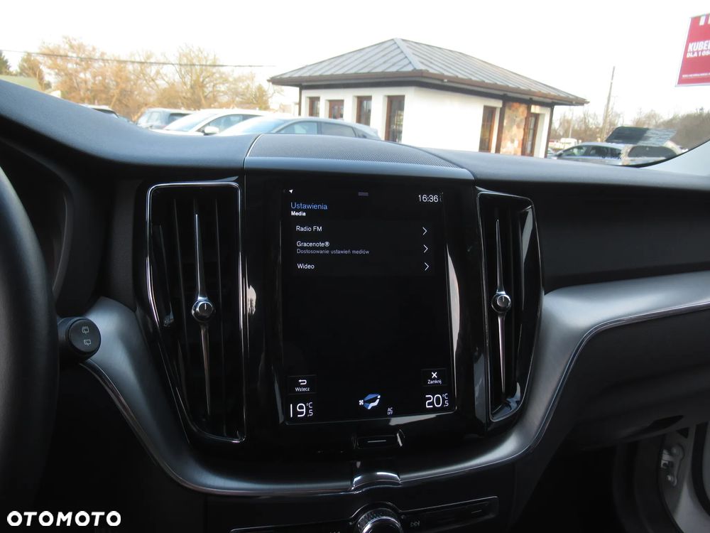 Volvo XC 60 T4 Momentum Pro - 30