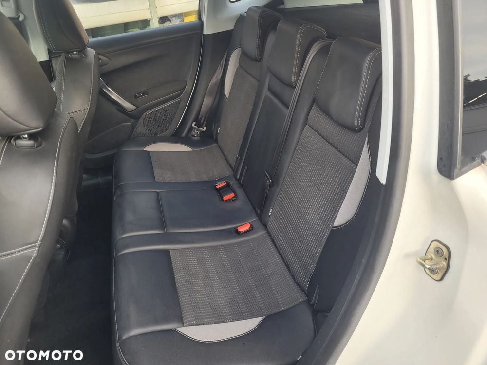 Peugeot 2008 BlueHDi 100 STOP & START Allure - 19