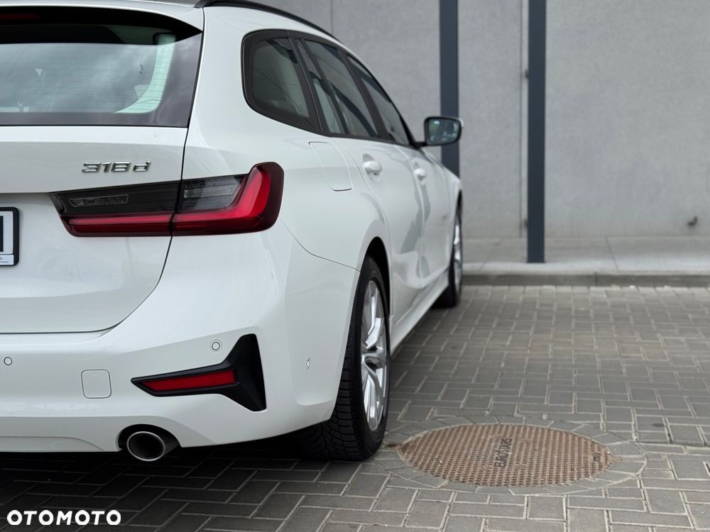 BMW Seria 3 318d mHEV - 29