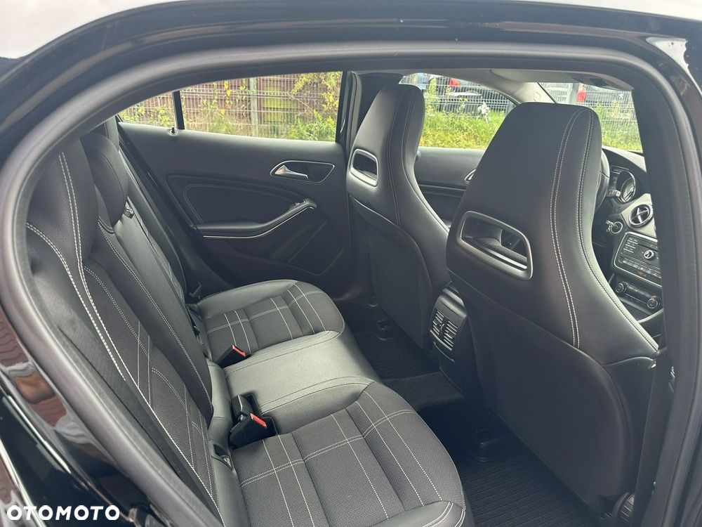 Mercedes-Benz GLA - 11