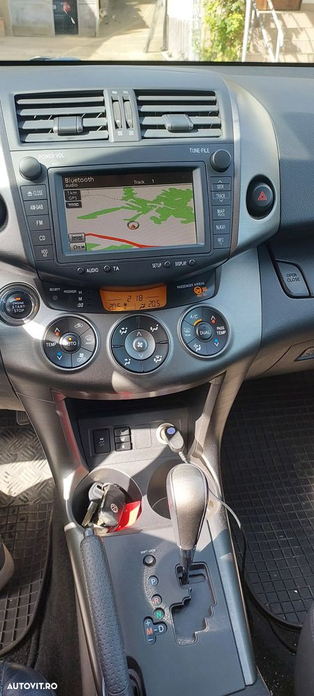Toyota RAV4 2.2 D-4CAT 4WD Aut Luxury 18" - 3
