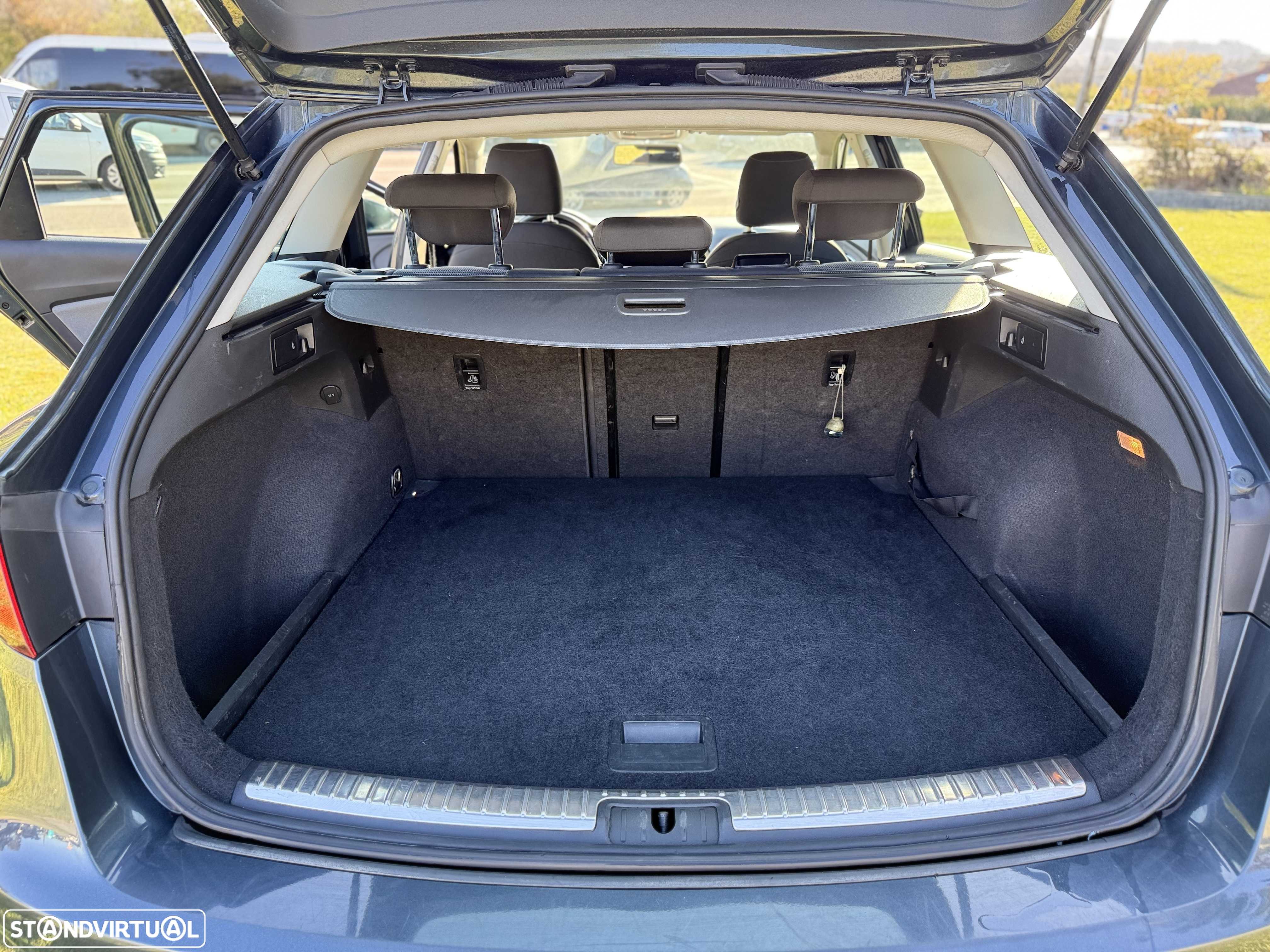 SEAT Leon ST 1.6 TDI S&S DSG Style - 11