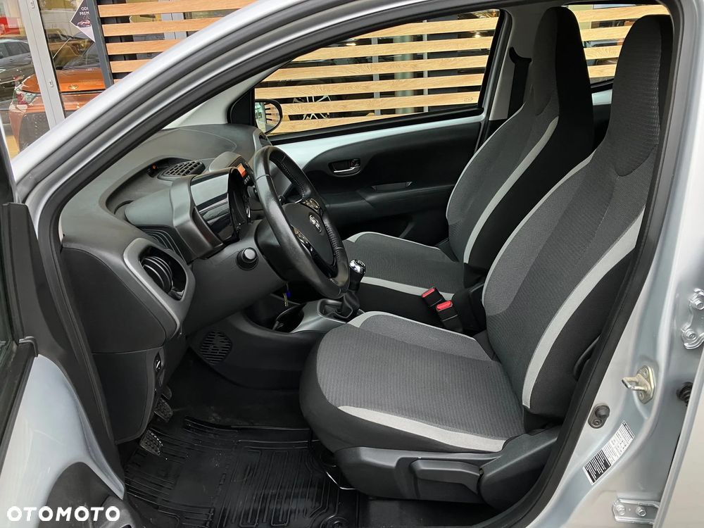 Toyota Aygo x-play - 30