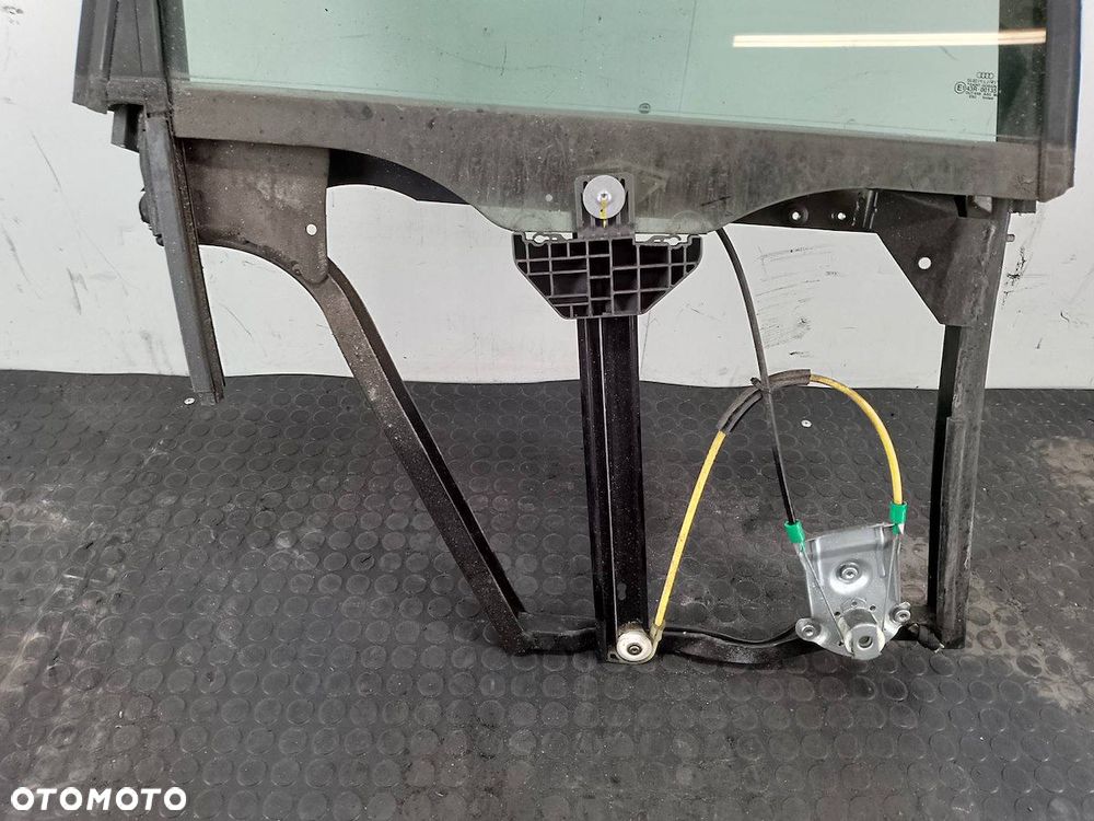 PODNOŚNIK SZYBY PRAWY TYŁ Z STELAŻEM AUDI A2 8Z0839754A - 2