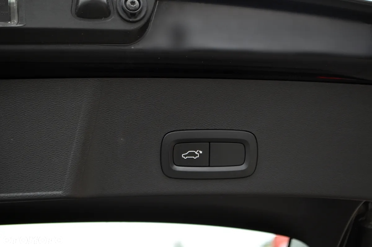 Volvo XC 40 T3 Momentum Pro - 33